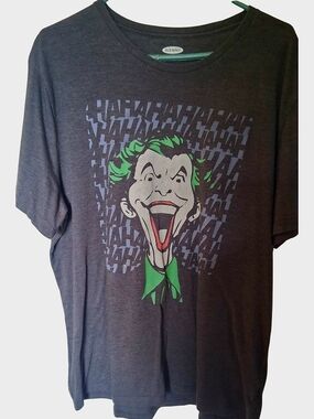 Old Navy Men's Charcoal Graphic T-Shirt with Green Accent